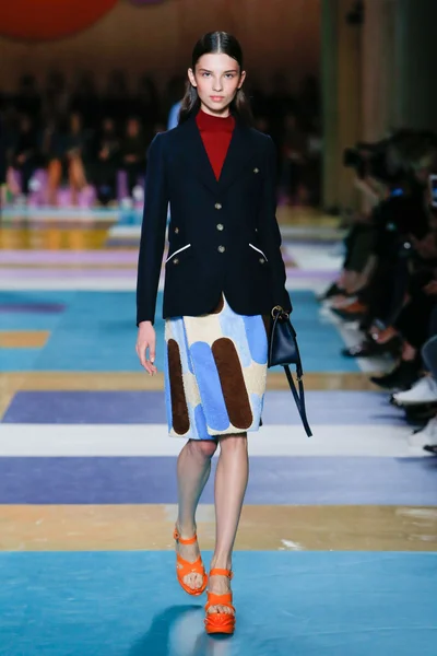Look 10